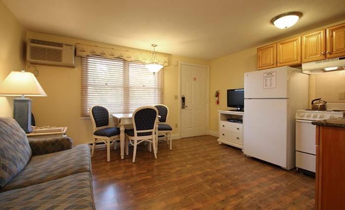 Nautical Mile Resort Wells Buitenkant foto